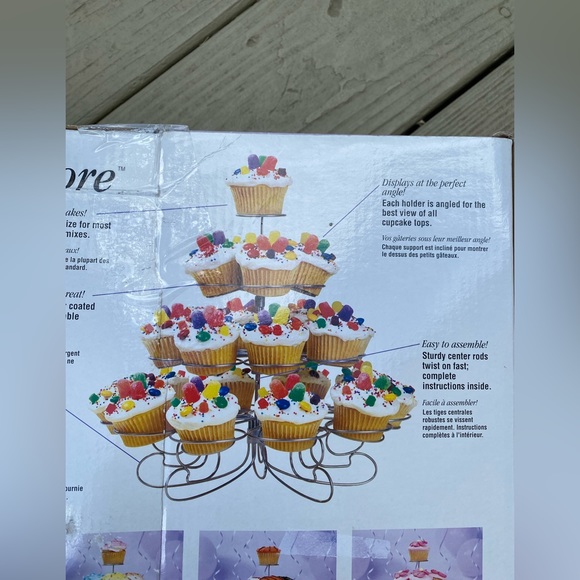 Wilton - Cupcakes N More Dessert Stand - Picture 3 of 12